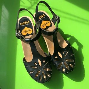 Swedish Hasbeens Black Toffel T-Strap Clog Size 8